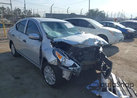 2017 Nissan Versa 1.6 S z USA, uszkodzony, nr VIN 3N1CN7AP1HL834007